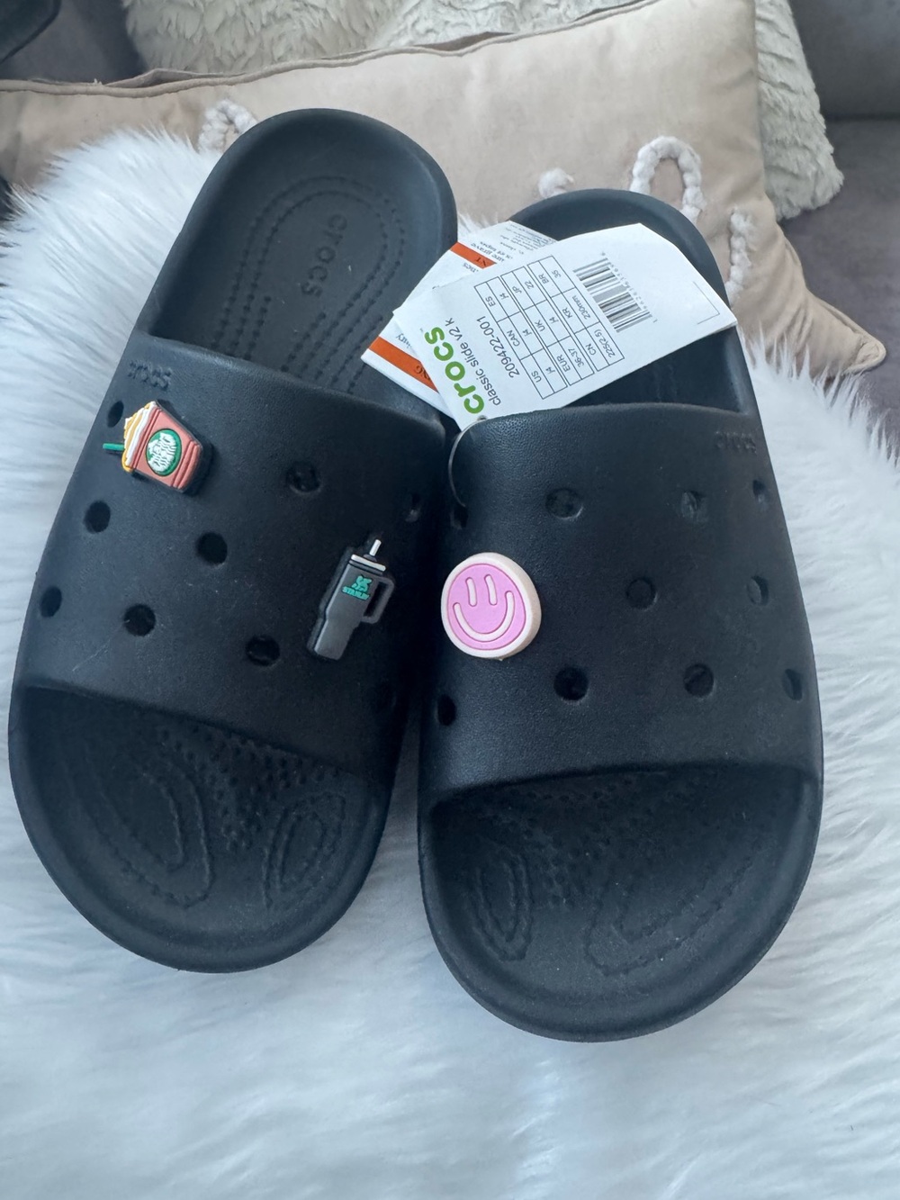 CROCS Unisex Classic Clog Slides V2 in Black - Mens Size 4/Womens Size 6